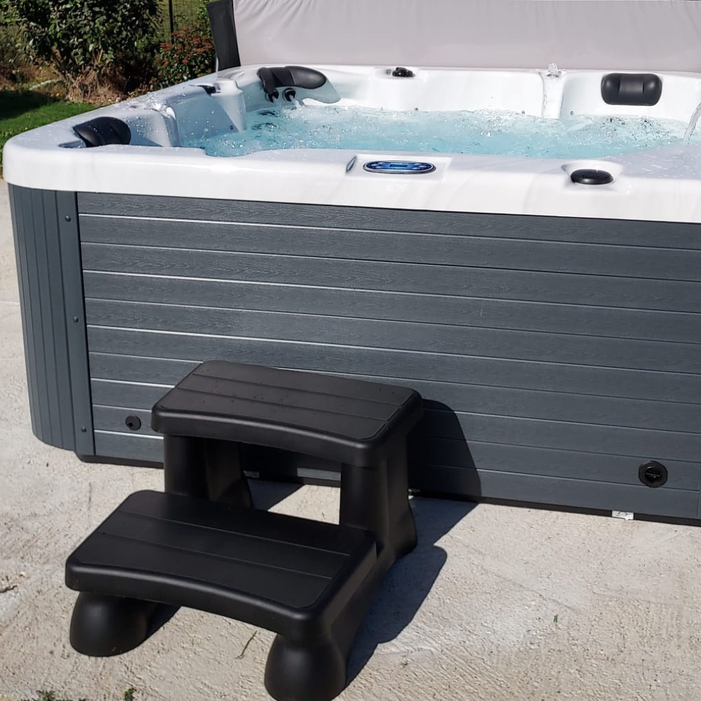 marche_pied__avec_spa_roscella_spa